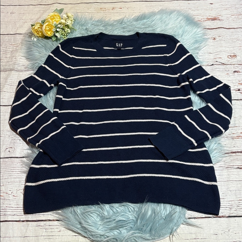 GAP Dark Blue and White Striped Knit Sweater sz M
